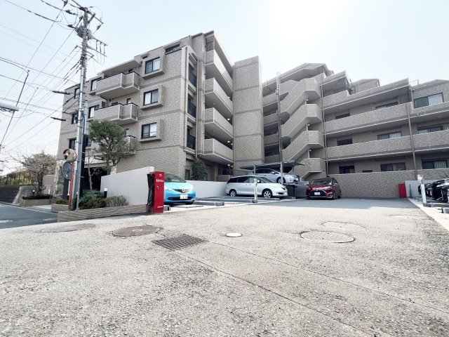【駐車場】 | 空き状況はお問合せください。