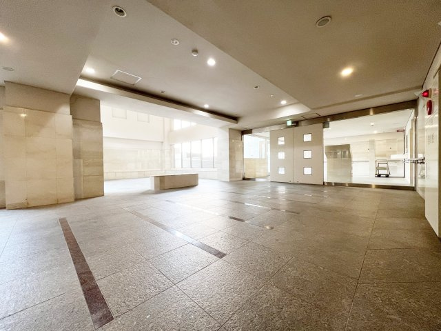 【エントランス】 | 広々としたロビー