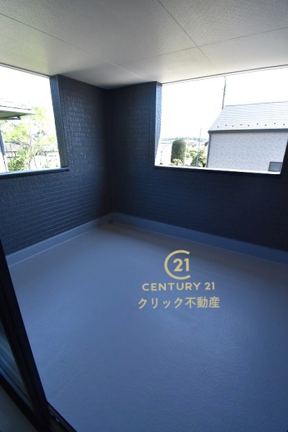 リーブルガーデン  笠間市笠間　第10　4のバルコニー|インナーバルコニーは洗濯物外干し派の強い味方！天気が変わりやすい季節の外出も安心です。外出が難しい日に出るだけでも気分転換になる、嬉しいスペースです。