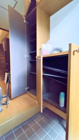 東大阪市柏田西1丁目　中古戸建の玄関