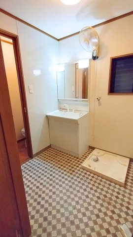 東大阪市柏田西1丁目　中古戸建の独立洗面台