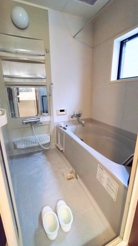 東大阪市柏田西1丁目　中古戸建の浴室