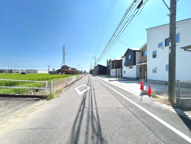 ファーストタウン　一宮市第1木曽川町門間　全4区画分譲の前面道路含む現地写真|■前面道路　■ヤマダ不動産　株式会社リライフ　
■夢のマイホーム購入をフルサポートします！
