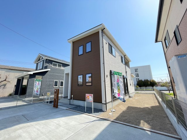 伊勢崎市長沼町　いろどりアイタウン　全2棟の外観