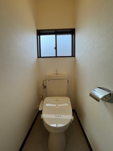 藤生Bタウンのトイレ|落ち着いた色調のトイレです