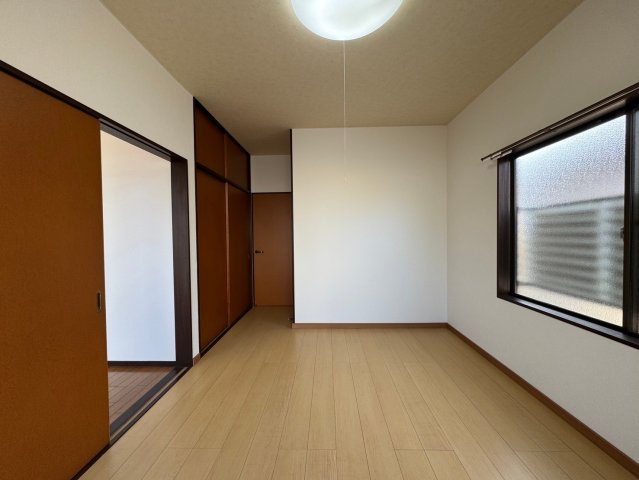 藤生Bタウンの洋室|明るい洋室です