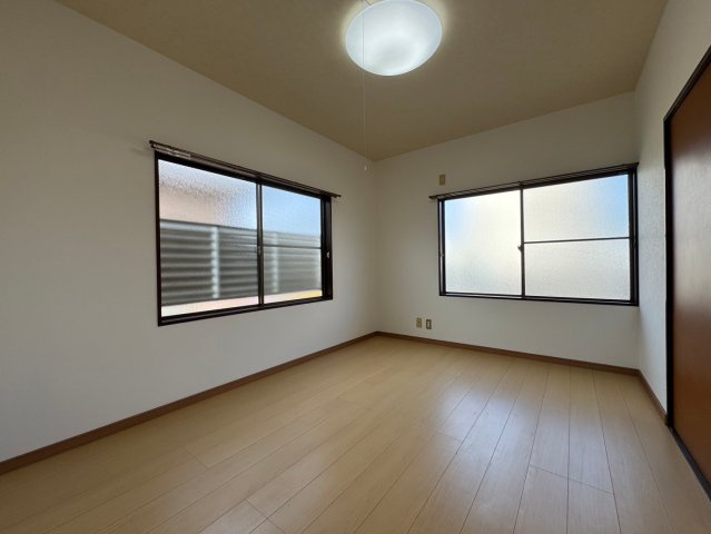 藤生Bタウンの洋室|きれいな洋室です