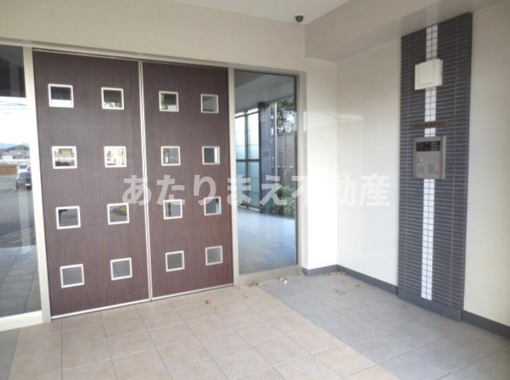 福岡市東区筥松２丁目の賃貸マンションのエントランス