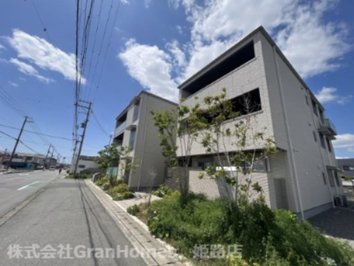 オカバ姫路網干シャーメゾンの外観