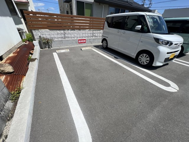 オカバ姫路網干シャーメゾンの駐車場