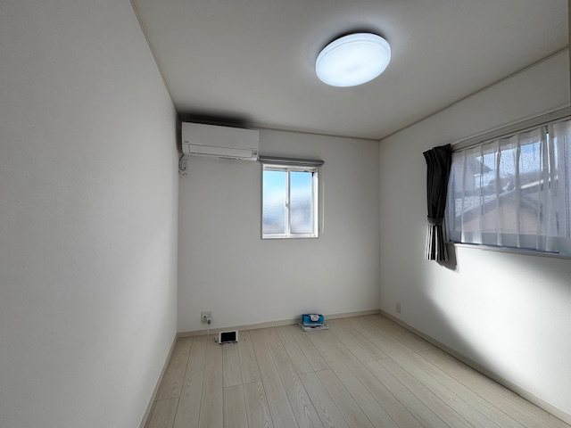 島田市向谷元町　中古戸建の洋室