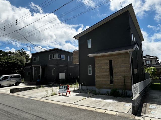 島田市向谷元町　中古戸建の前面道路含む現地写真