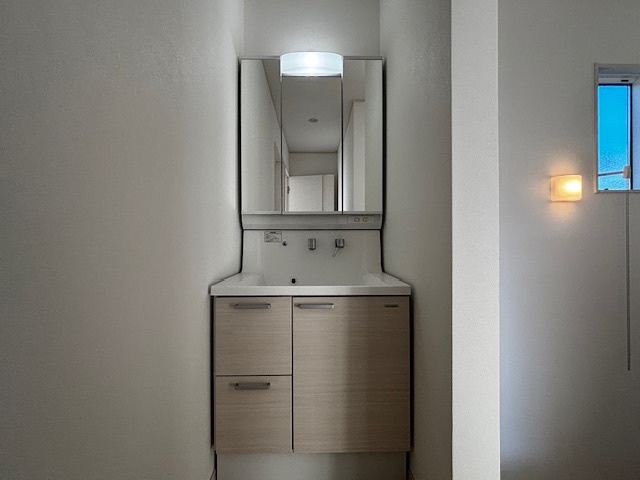 島田市向谷元町　中古戸建の独立洗面台