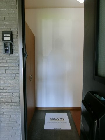 リバーポートあきA棟の玄関