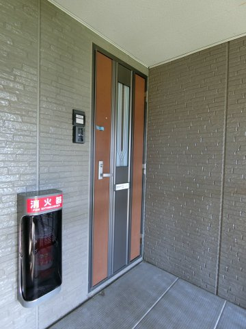 リバーポートあきA棟の玄関