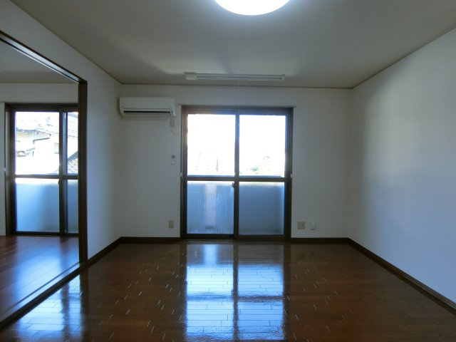 リバーポートあきA棟の居間・リビング