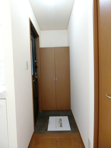 リバーポートあきA棟の玄関