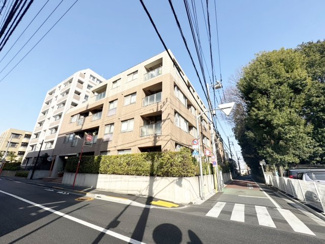 【外観】 | 西武新宿線「鷺ノ宮」駅徒歩８分、バス停も近く中央線へのアクセスもしやすいです。