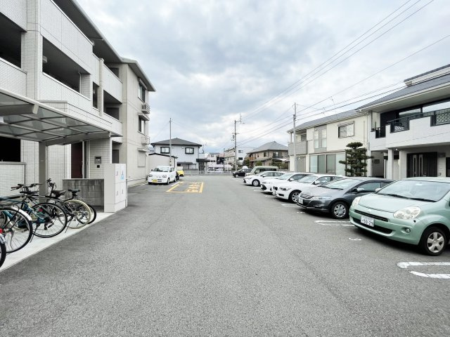アーベイン田宮の駐車場