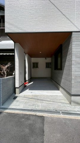 小松南町1丁目の駐車場
