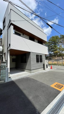 小松南町1丁目の前面道路含む現地写真