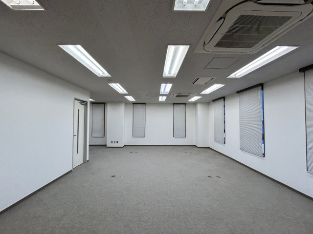 KHOビルの内装|明るい色調の室内です