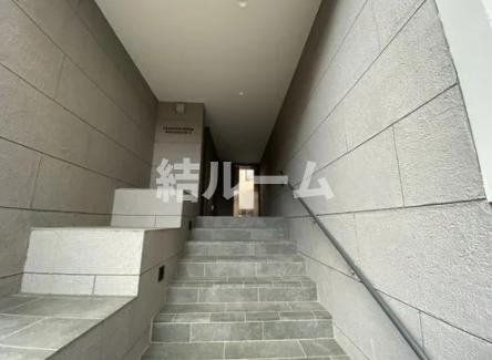 北区十条仲原３丁目の賃貸マンションのエントランス