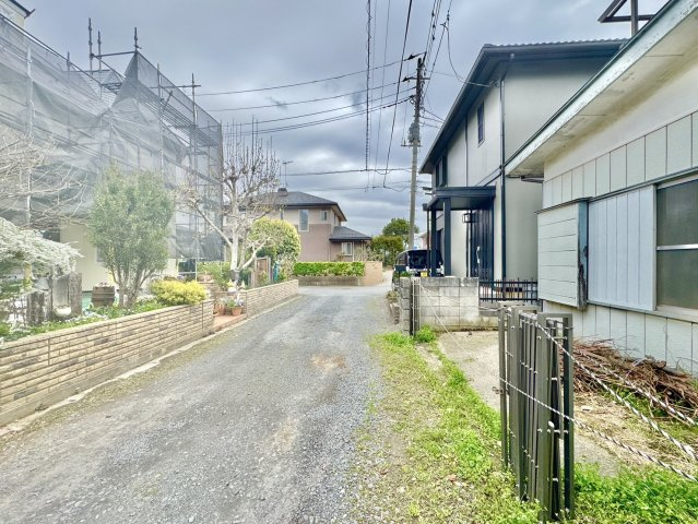 取手市谷中中古戸建の前面道路含む現地写真