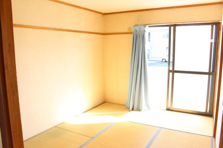 コーポラスかわのの和室