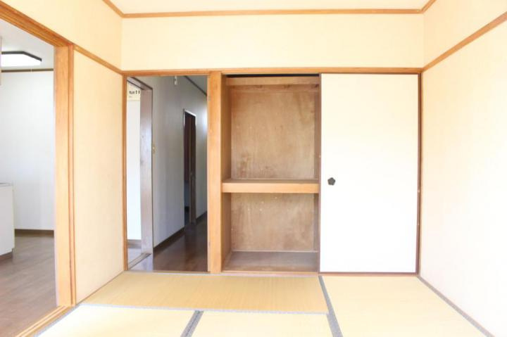 コーポラスかわのの和室