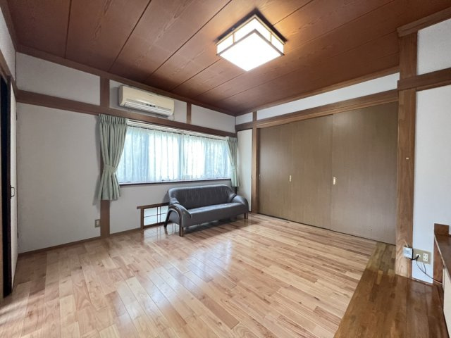 田中東町戸建ての洋室