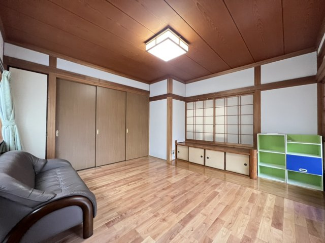 田中東町戸建ての洋室