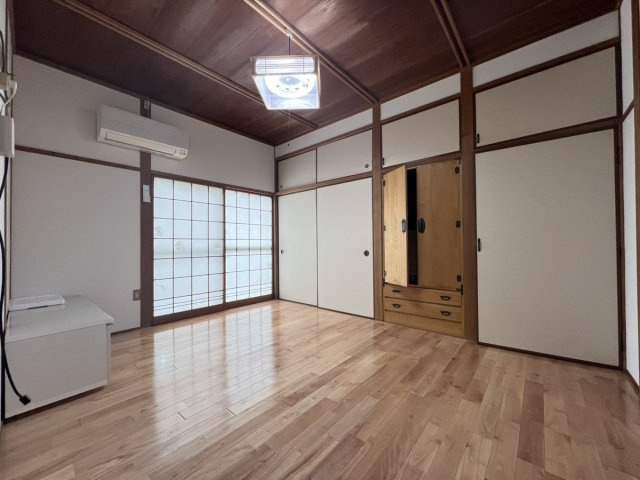 田中東町戸建ての洋室