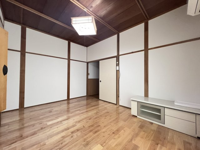 田中東町戸建ての洋室