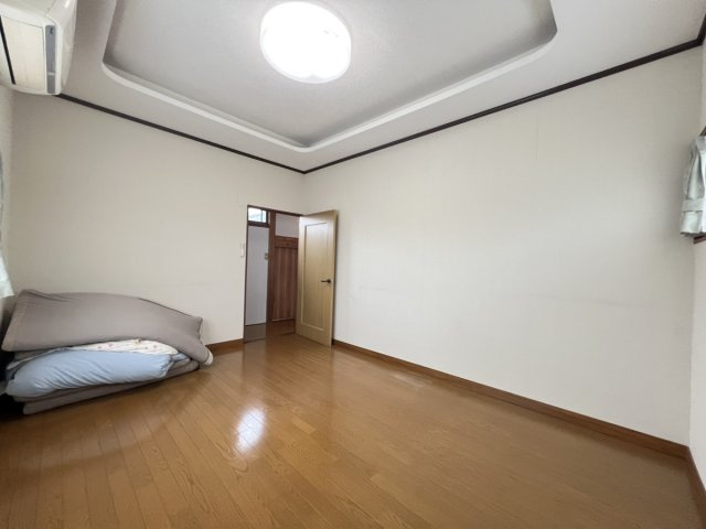 田中東町戸建ての洋室