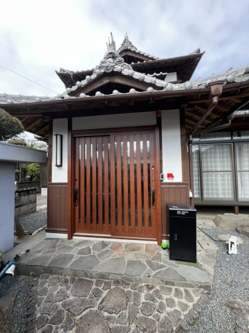 田中東町戸建ての玄関