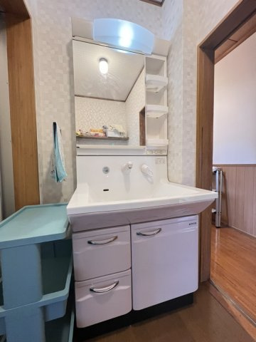 田中東町戸建ての独立洗面台