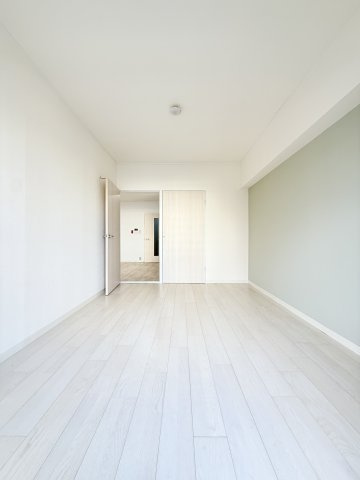 日商岩井京橋ハイツの居間・リビング