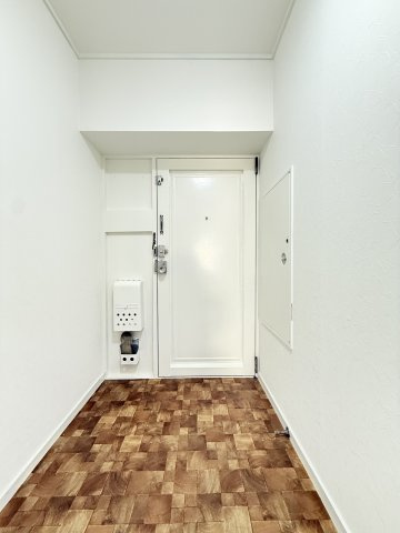 日商岩井京橋ハイツの玄関