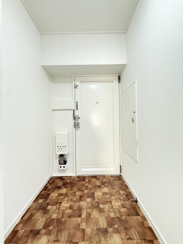 日商岩井京橋ハイツの玄関