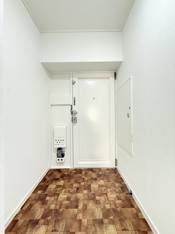 日商岩井京橋ハイツの玄関