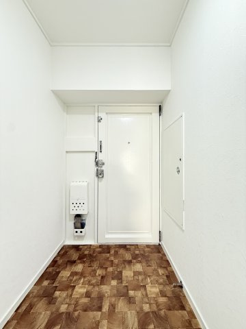 日商岩井京橋ハイツの玄関