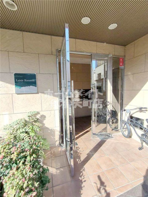 【エントランス】 | Loisir Kusunoki | 清潔なエントランスです