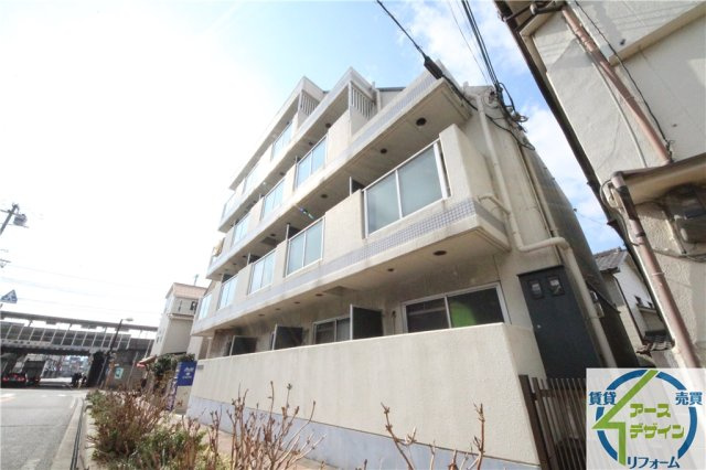 ジュネス人丸のエントランス