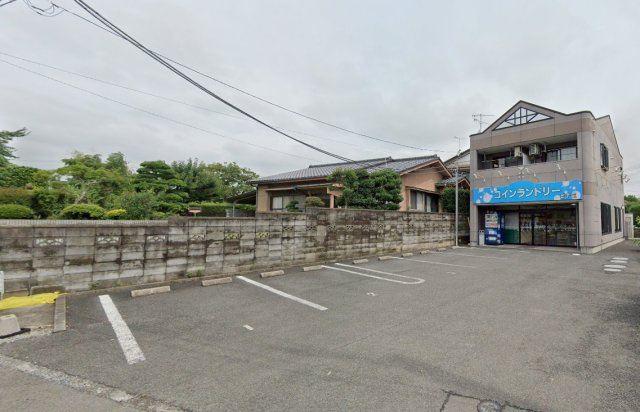 笠間市　店舗付き一棟マンションの駐車場