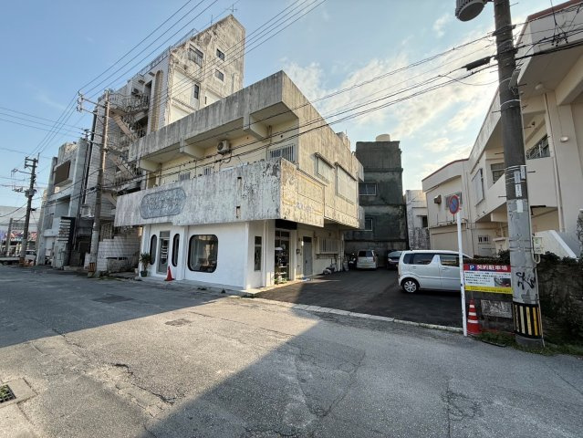 沖縄市中央一丁目　売アパートの外観