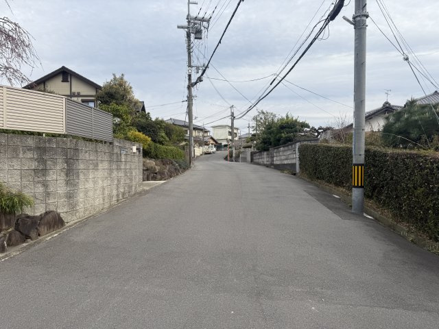 泉佐野市泉ケ丘3丁目　建築条件なし土地の前面道路含む現地写真|前面道路約6.1mでゆったり広々♪