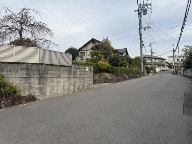 泉佐野市泉ケ丘3丁目　建築条件なし土地の前面道路含む現地写真|前面道路約6.1mでゆったり広々♪