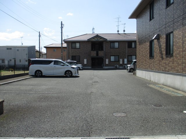 リヴェール岐南の駐車場