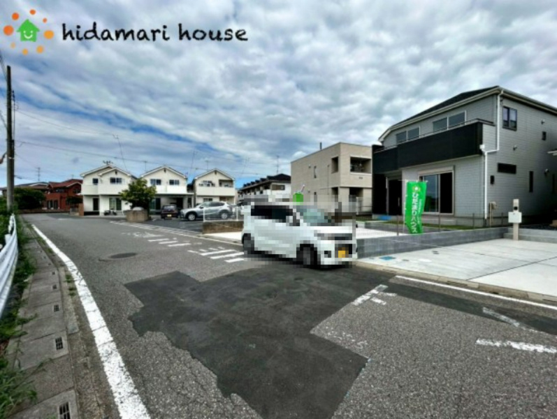 蓮田市藤ノ木Ⅰ　新築戸建　ハートフルタウン02の前面道路含む現地写真